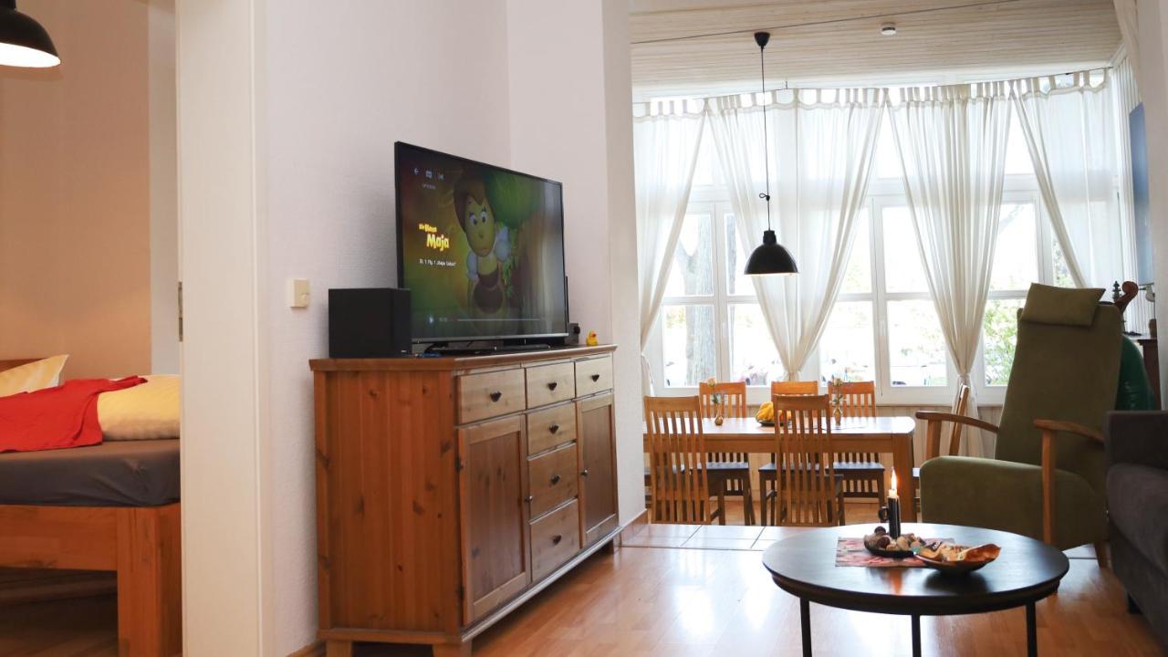 -am Strom 41- In Warnemuende *